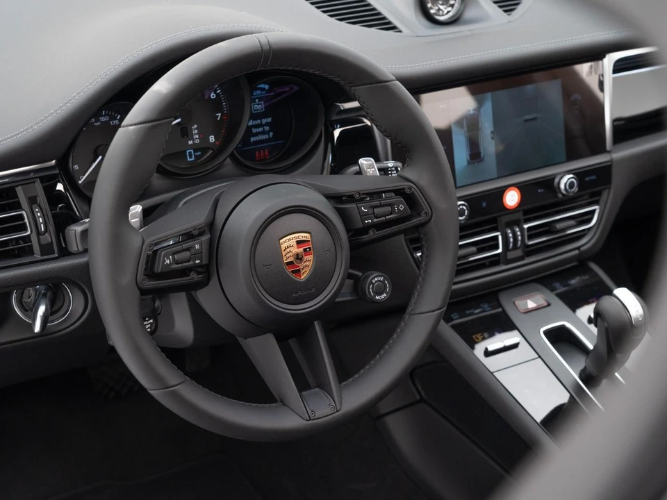2026 Porsche Macan - Image 13 of 27