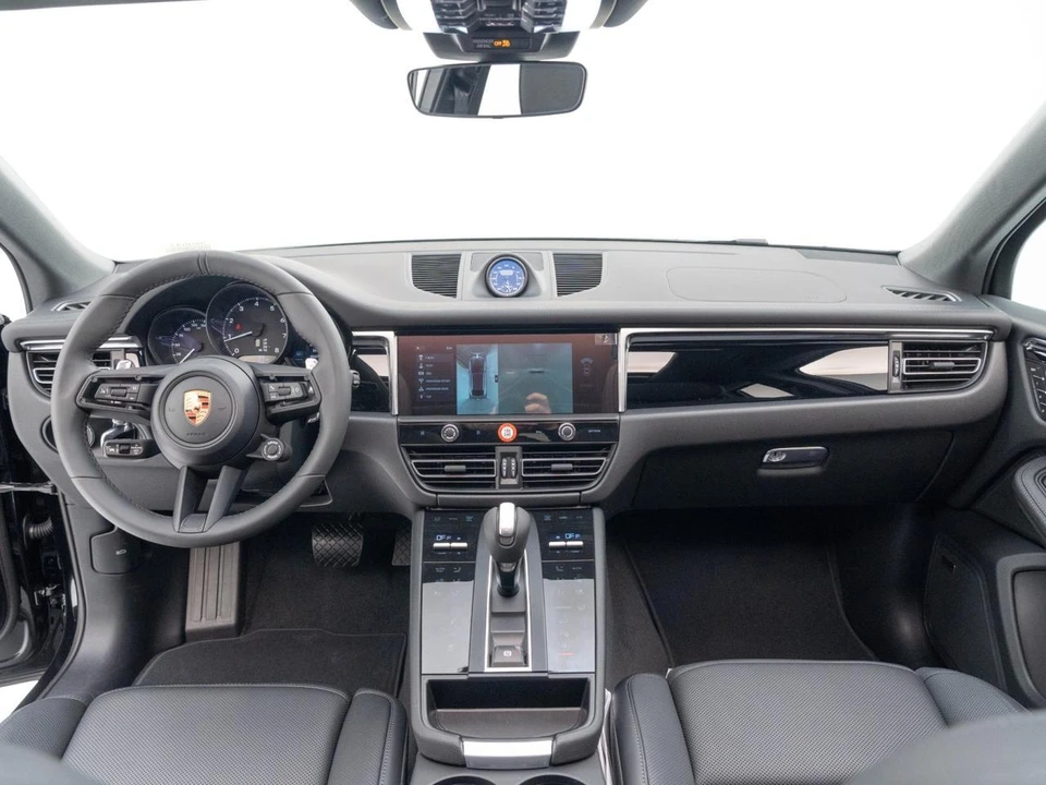 2026 Porsche Macan - Image 14 of 27