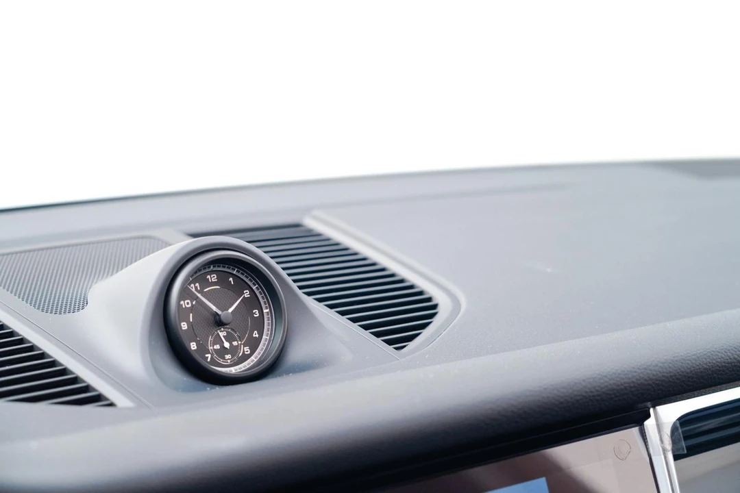 2026 Porsche Macan - Image 23 of 27