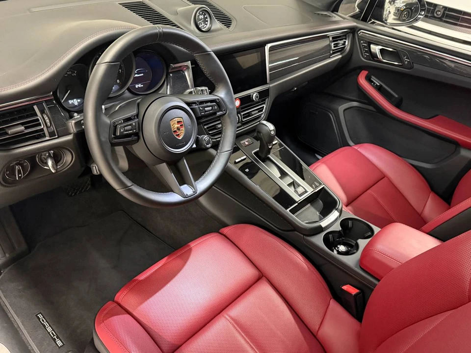 2026 Porsche Macan Electric - Image 4 of 5