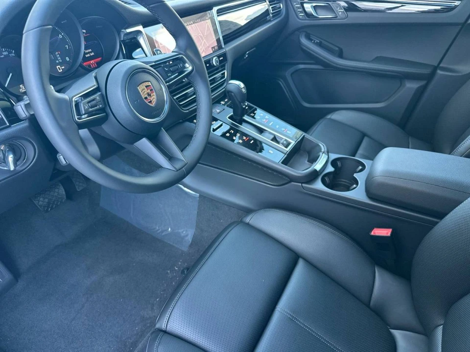 2026 Porsche Macan Electric - Image 4 of 4