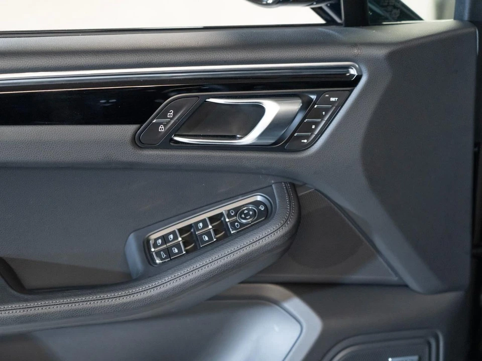 2026 Porsche Macan Electric - Image 17 of 28