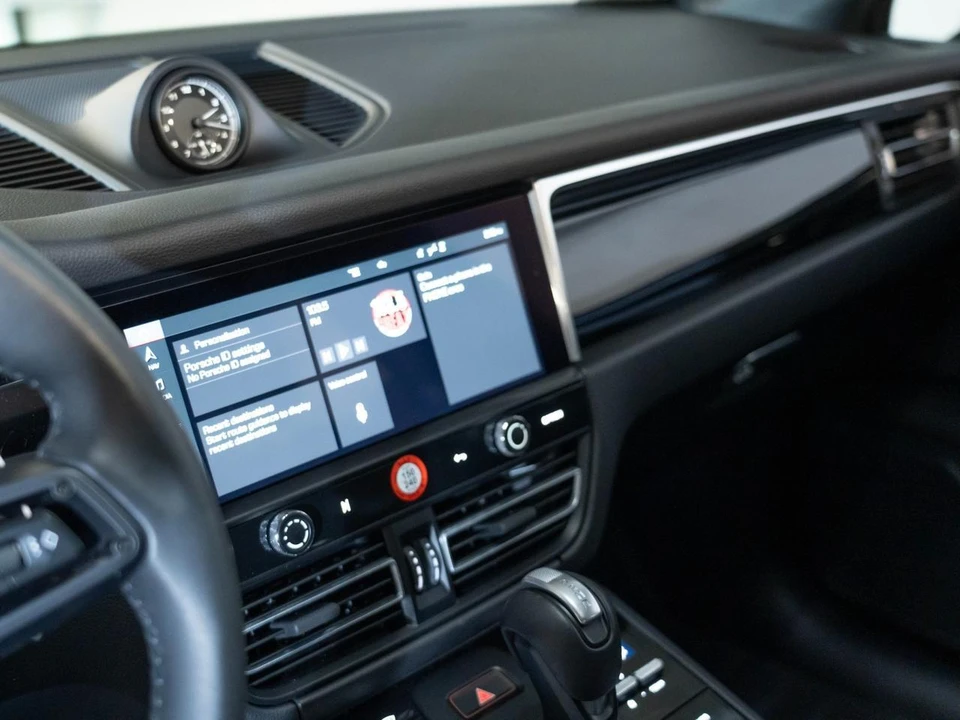 2026 Porsche Macan Electric - Image 21 of 28