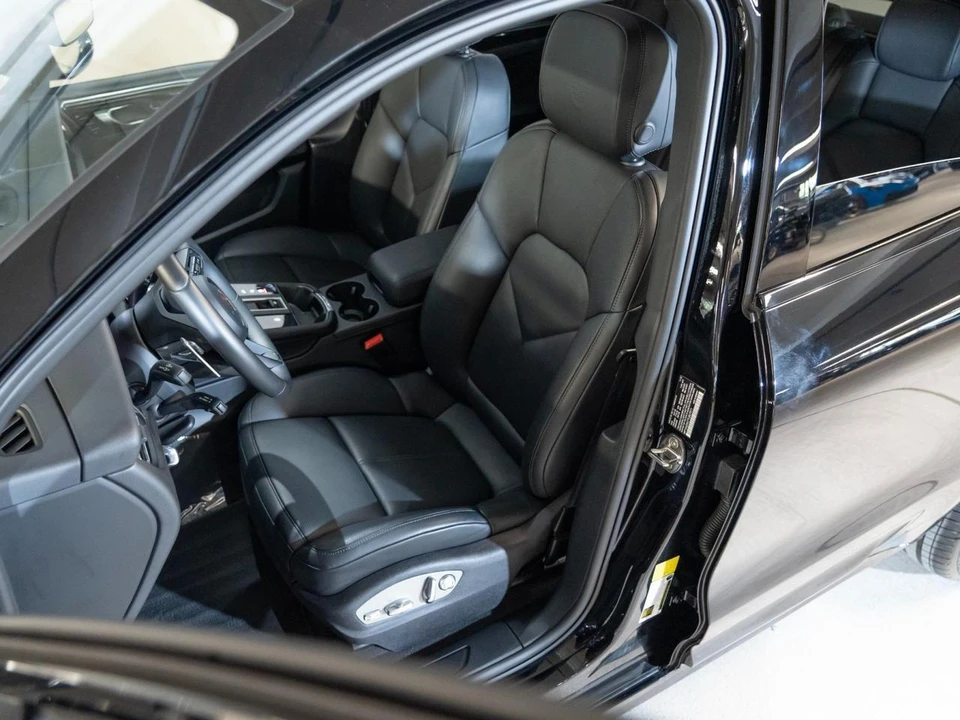 2026 Porsche Macan Electric - Image 5 of 28