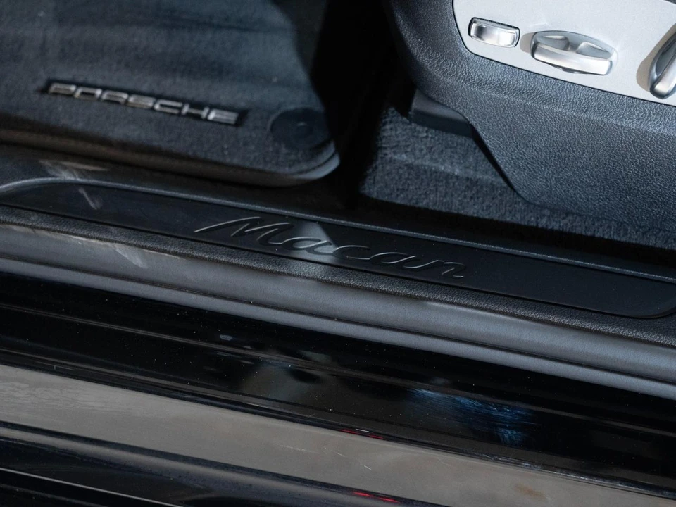 2026 Porsche Macan Electric - Image 12 of 28
