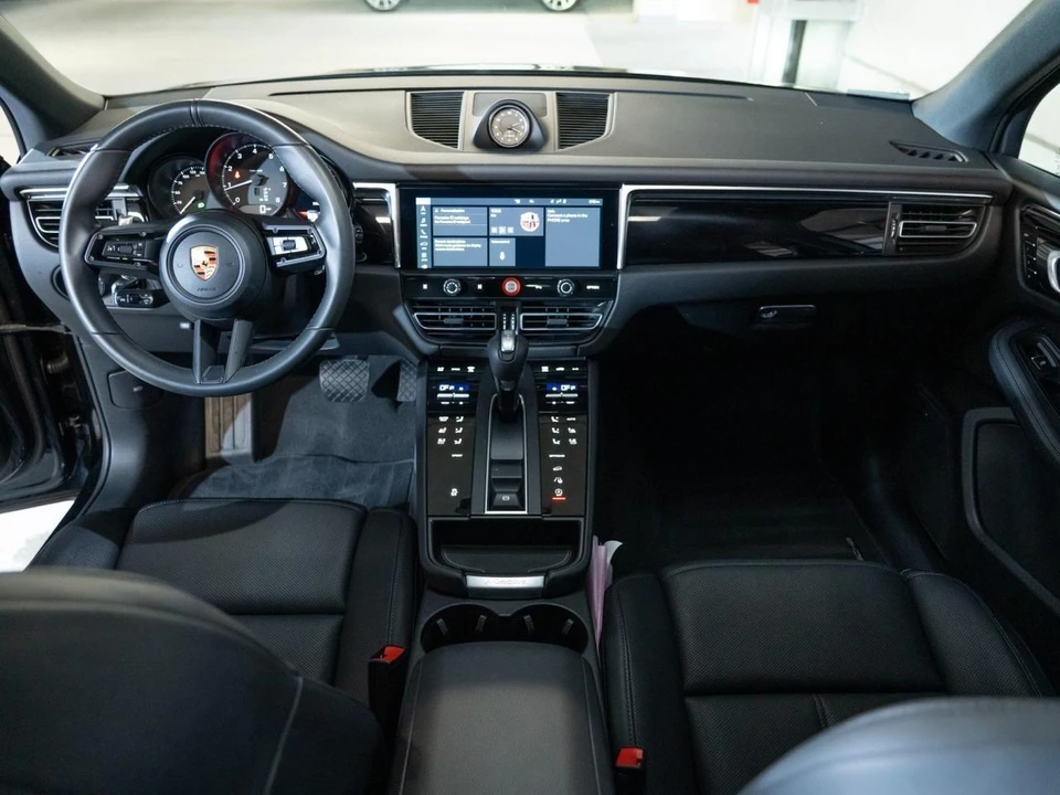 2026 Porsche Macan Electric - Image 25 of 28