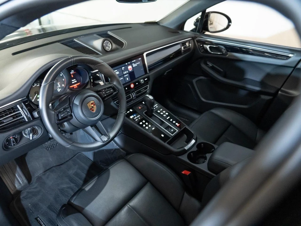 2026 Porsche Macan Electric - Image 4 of 28