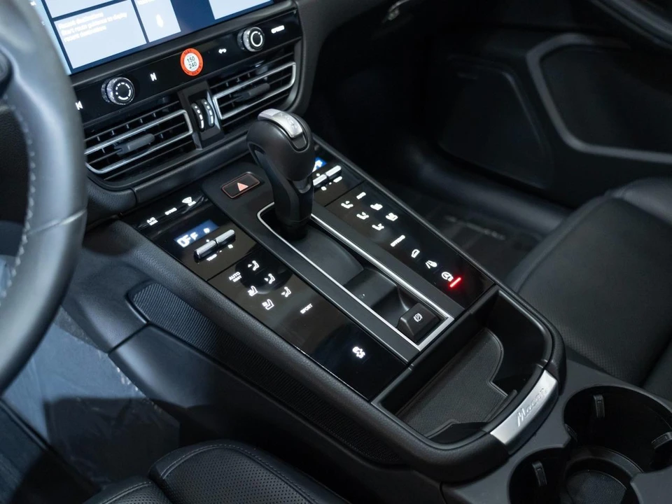 2026 Porsche Macan Electric - Image 22 of 28