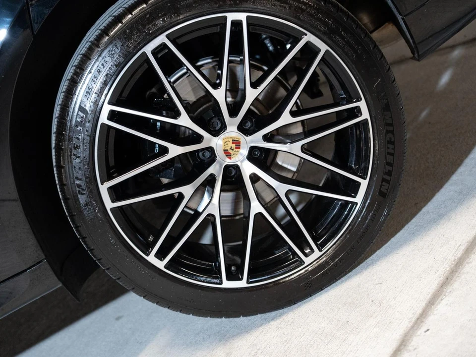 2026 Porsche Macan Electric - Image 11 of 28