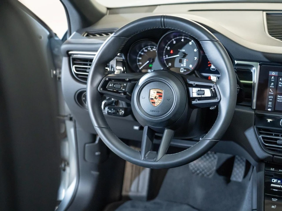 2026 Porsche Macan Electric - Image 27 of 29