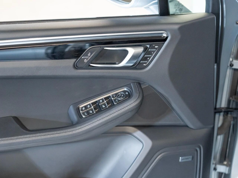 2026 Porsche Macan Electric - Image 18 of 29