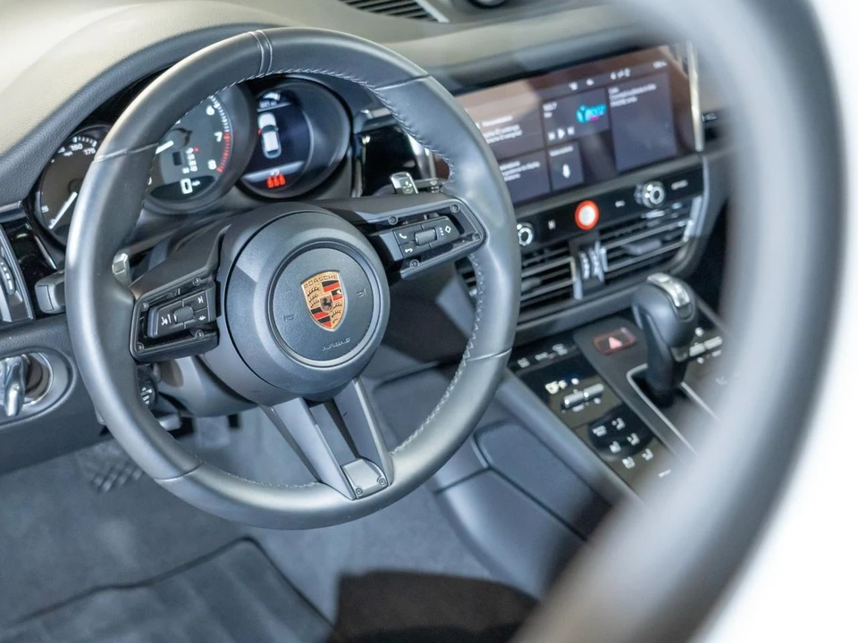 2026 Porsche Macan Electric - Image 16 of 29