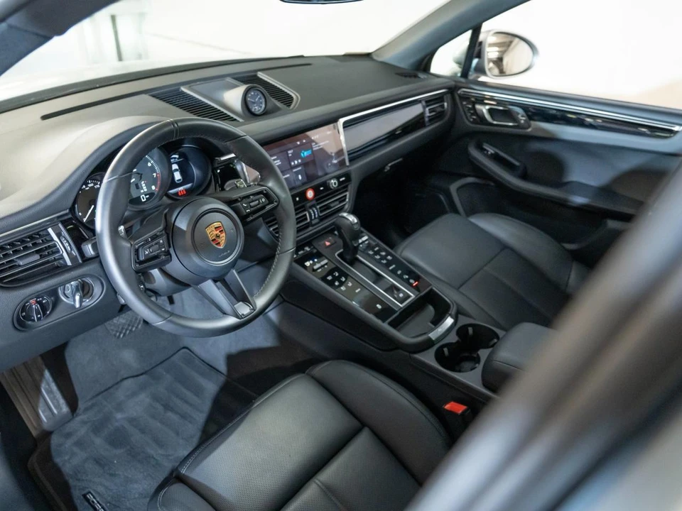 2026 Porsche Macan Electric - Image 5 of 29