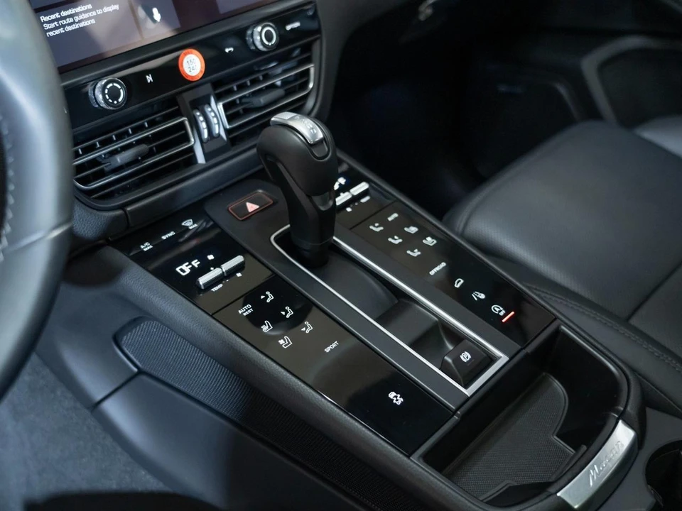 2026 Porsche Macan Electric - Image 23 of 29
