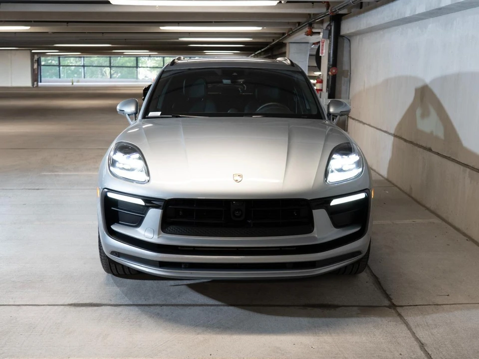 2026 Porsche Macan Electric - Image 7 of 29