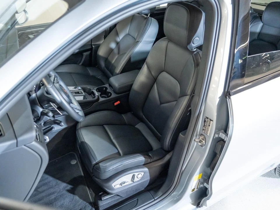 2026 Porsche Macan Electric - Image 6 of 29