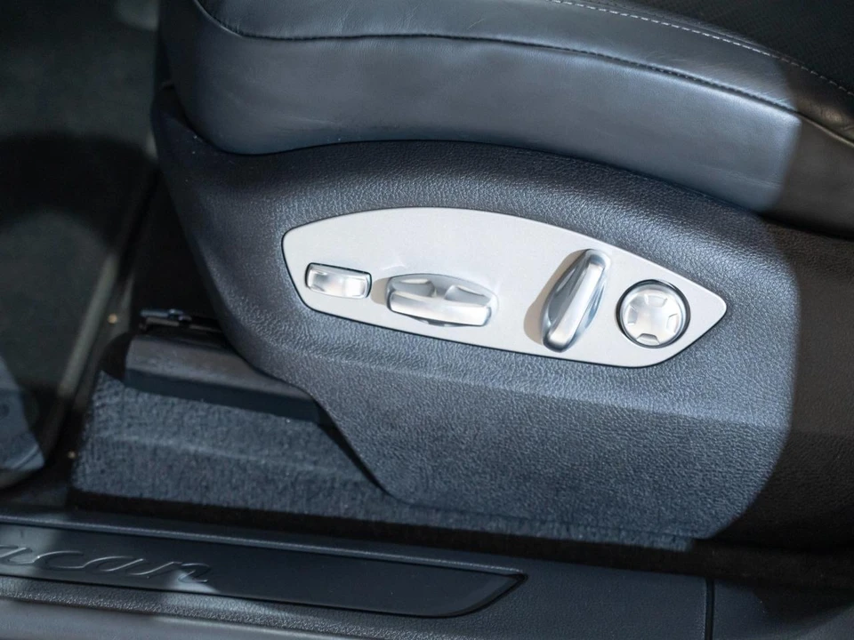 2026 Porsche Macan Electric - Image 14 of 29