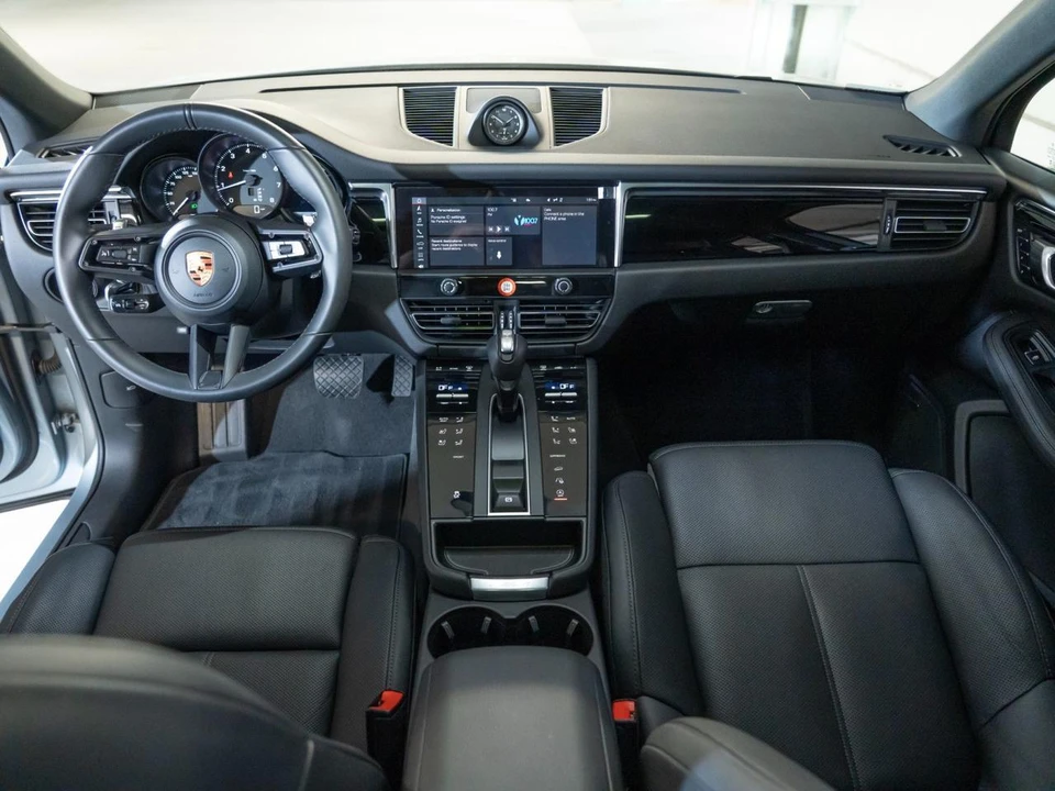 2026 Porsche Macan Electric - Image 26 of 29