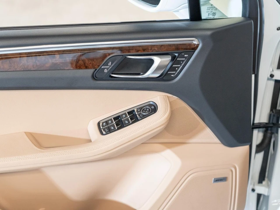 2026 Porsche Macan Electric - Image 18 of 29