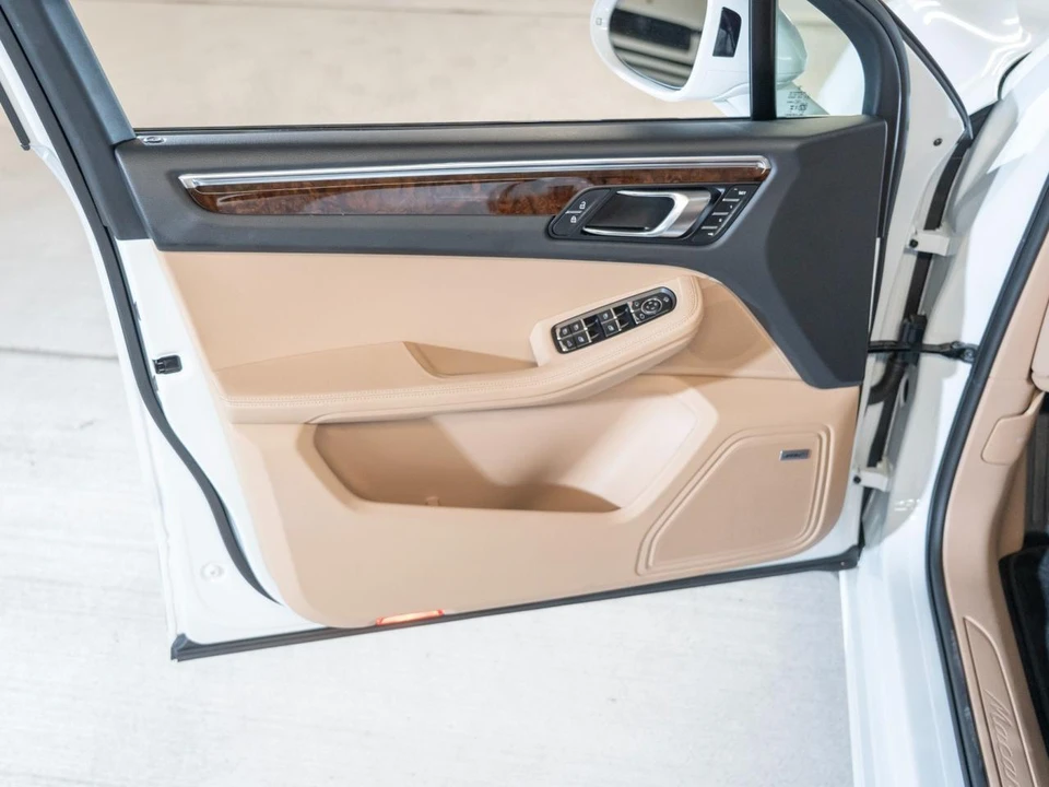 2026 Porsche Macan Electric - Image 17 of 29