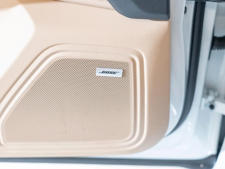 2026 Porsche Macan Electric - Image 19 of 29