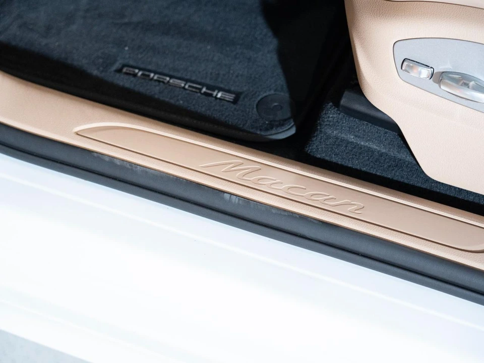 2026 Porsche Macan Electric - Image 13 of 29