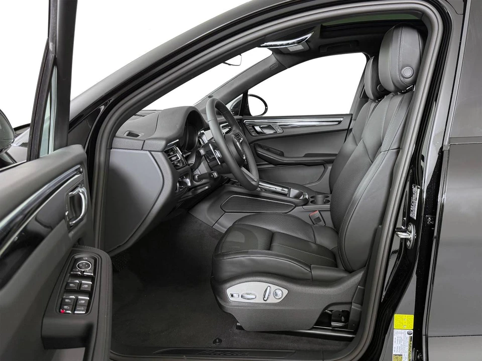 2026 Porsche Macan Electric - Image 4 of 5