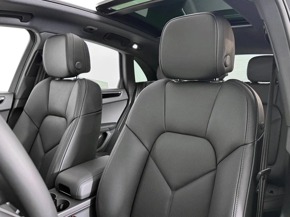 2026 Porsche Macan Electric - Image 5 of 5