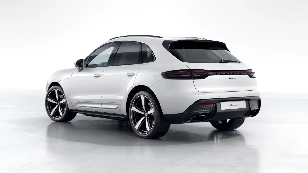 2026 Porsche Macan - Image 24 of 31