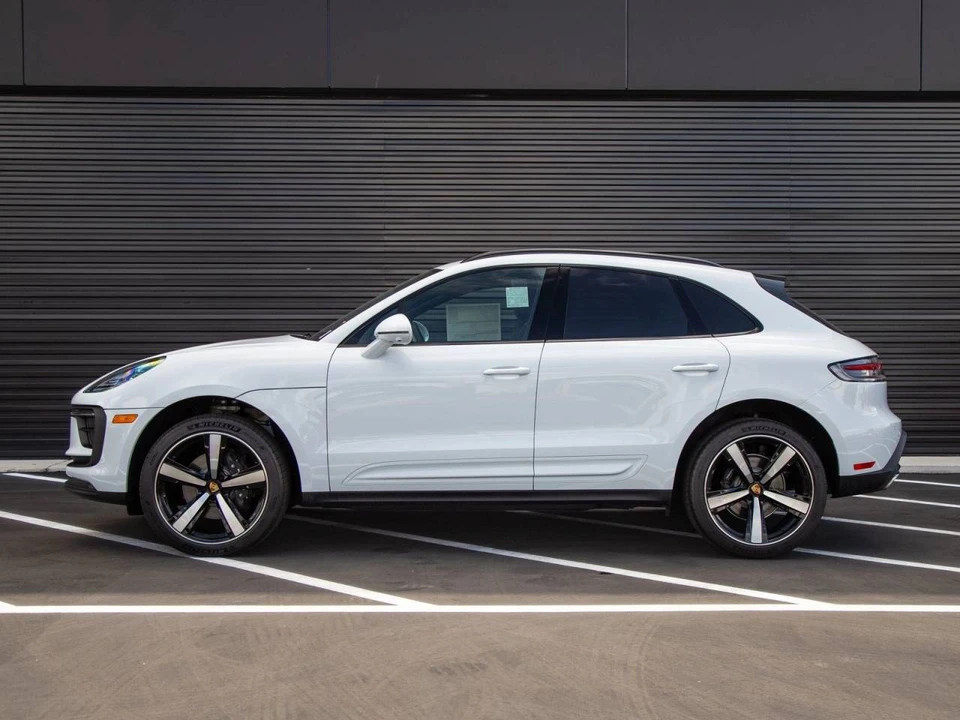 2026 Porsche Macan Electric - Image 2 of 5