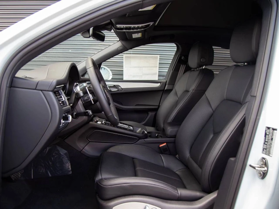 2026 Porsche Macan Electric - Image 5 of 5