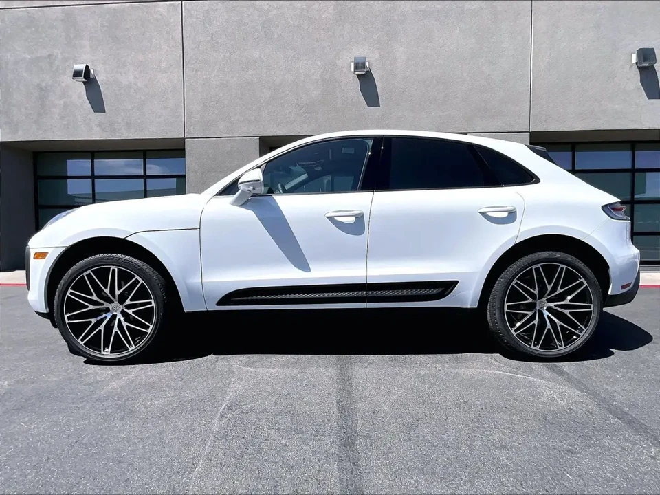 2026 Porsche Macan - Image 16 of 31