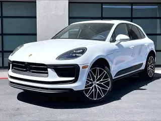 2026 Porsche Macan - Image 5 of 31