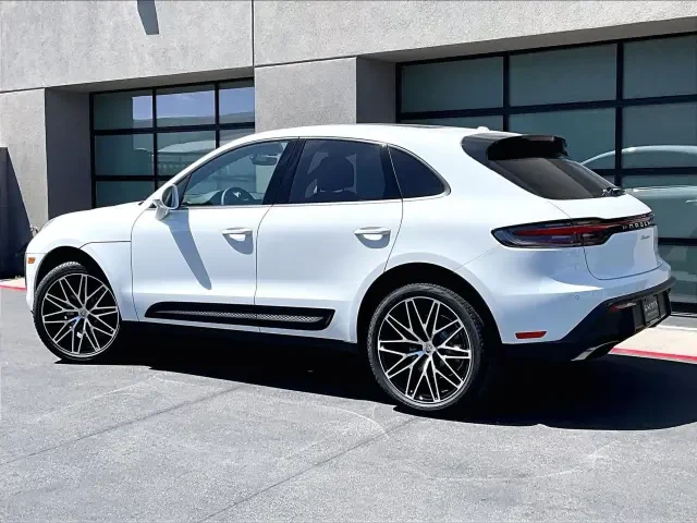 2026 Porsche Macan - Image 22 of 31