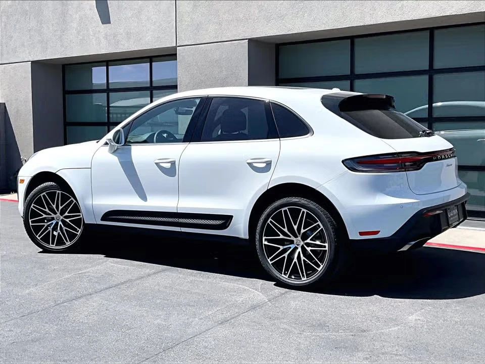 2026 Porsche Macan - Image 19 of 31