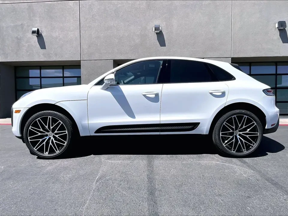 2026 Porsche Macan - Image 15 of 31