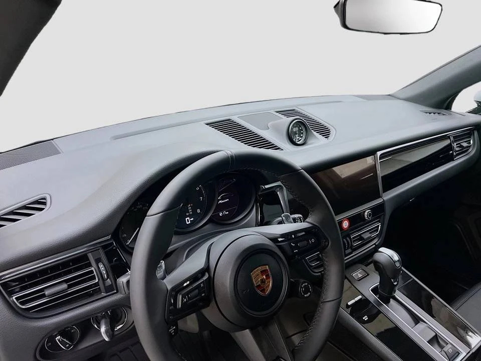 2026 Porsche Macan Electric - Image 4 of 5