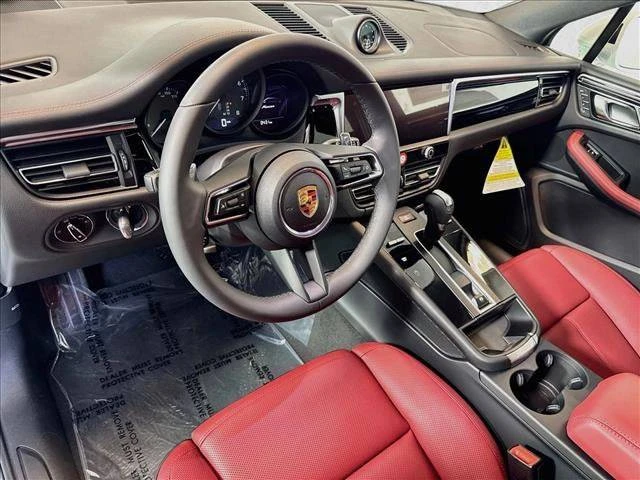 2026 Porsche Macan Electric - Image 4 of 5