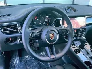 2026 Porsche Macan Electric - Image 29 of 31