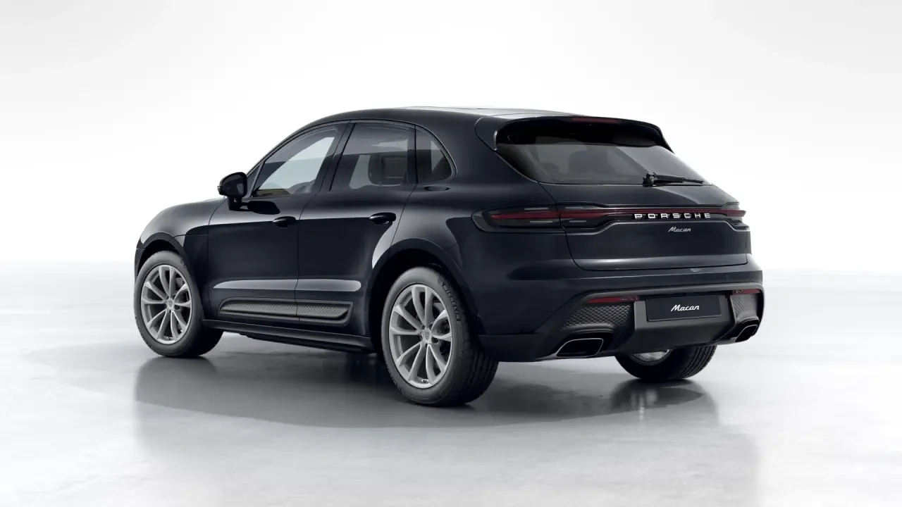2026 Porsche Macan - Image 24 of 31