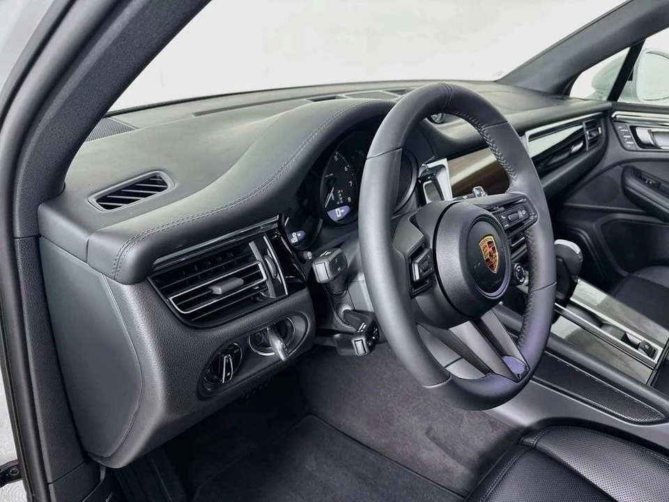 2026 Porsche Macan Electric - Image 4 of 5