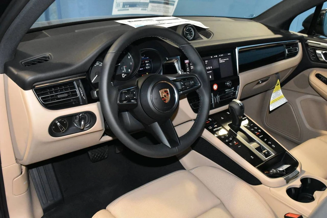 2026 Porsche Macan Electric - Image 4 of 4