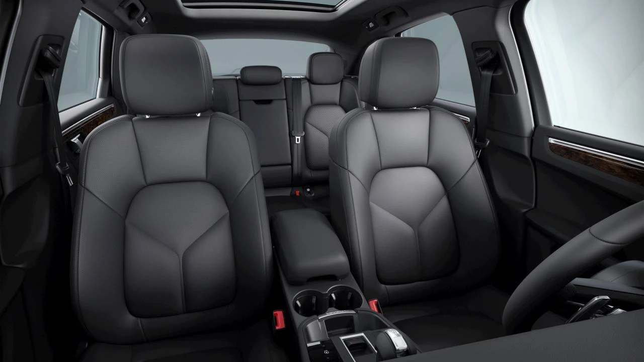2026 Porsche Macan - Image 10 of 10
