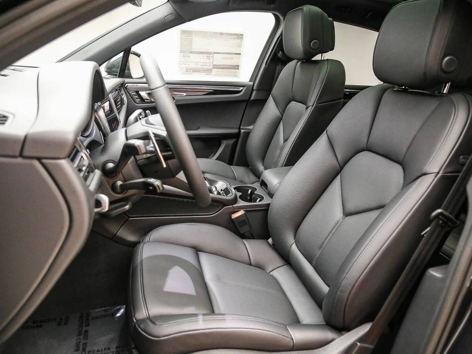 2026 Porsche Macan Electric - Image 4 of 5