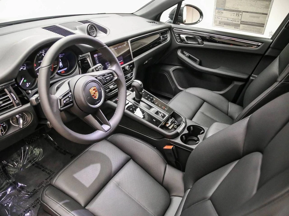 2026 Porsche Macan Electric - Image 3 of 5