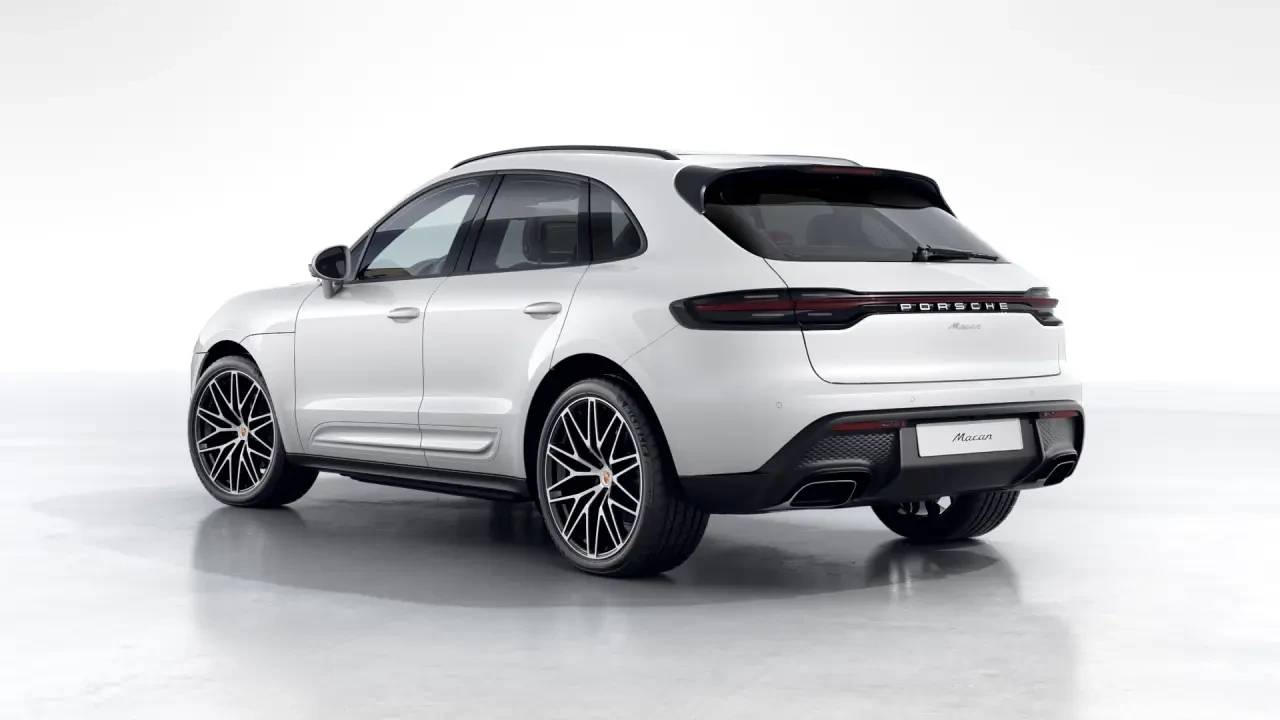2026 Porsche Macan - Image 24 of 31