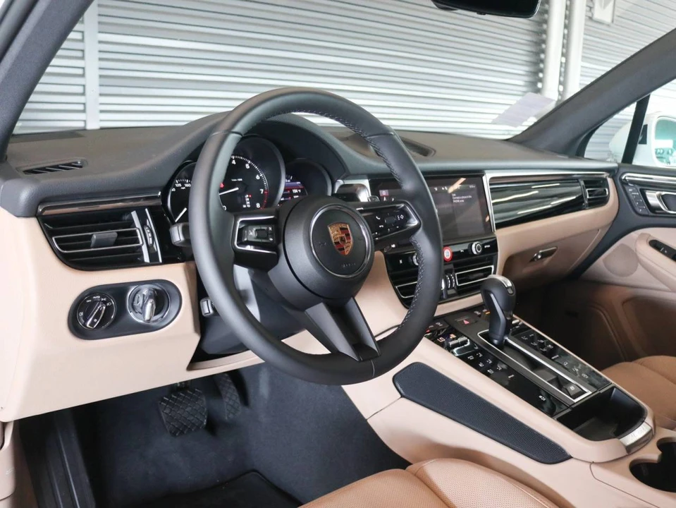 2026 Porsche Macan - Image 4 of 5