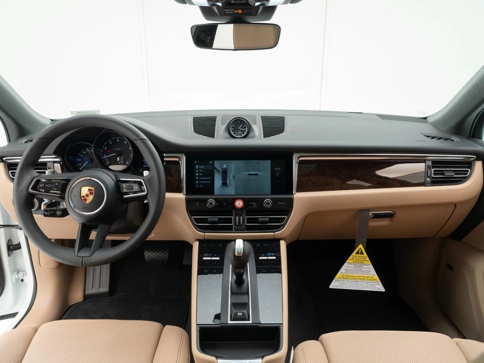 2026 Porsche Macan - Image 29 of 31