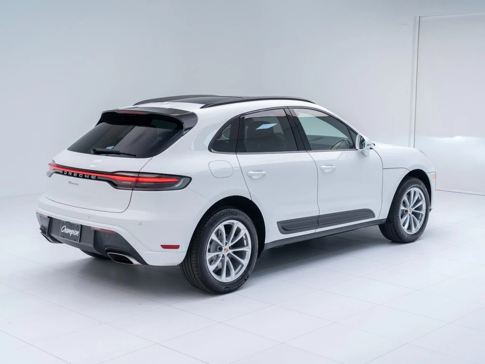 2026 Porsche Macan - Image 9 of 31