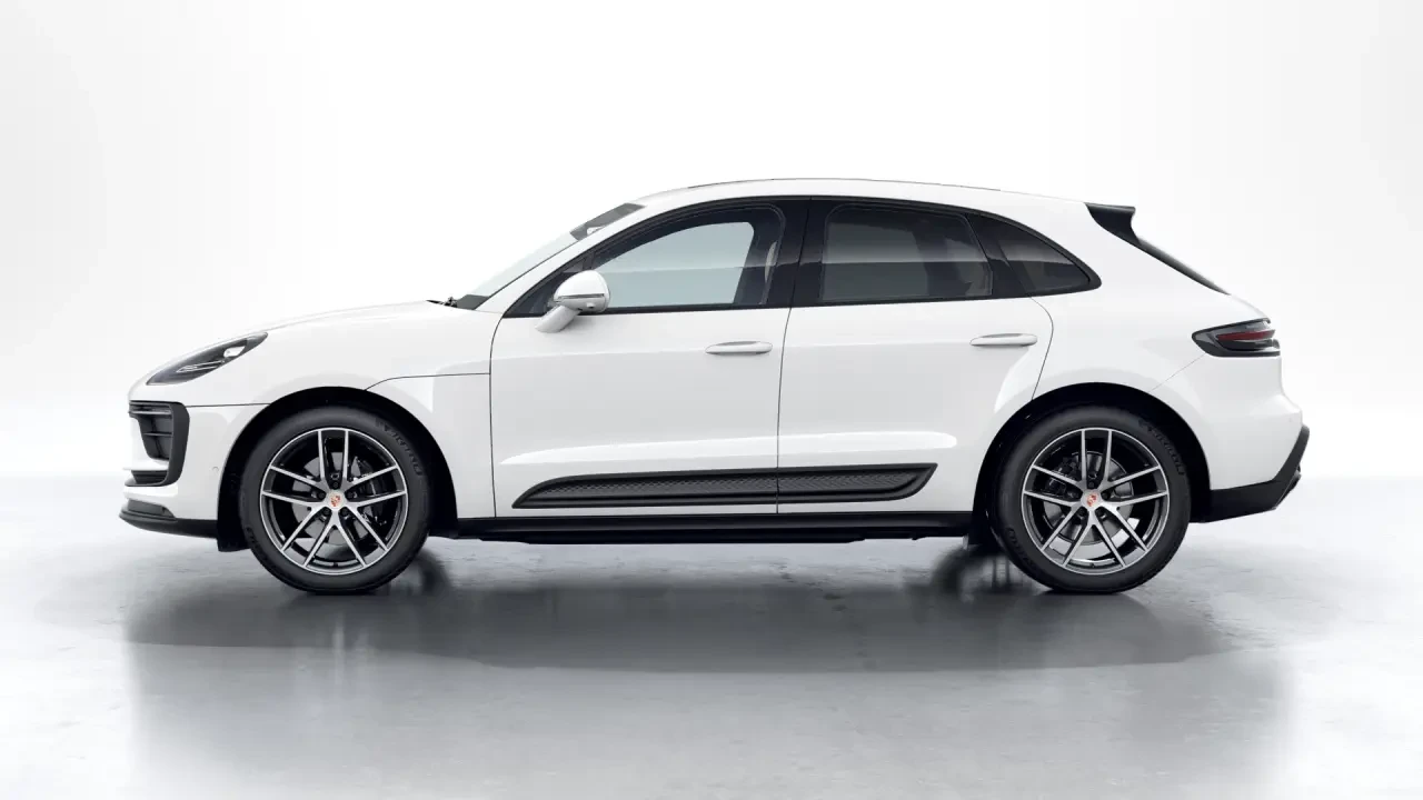 2026 Porsche Macan - Image 16 of 30